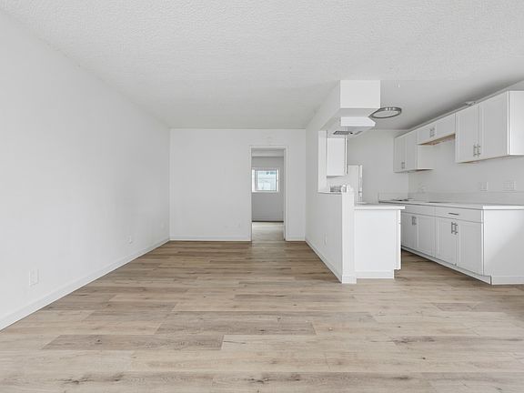 2nd image of 3877 Menlo Ave APT 1