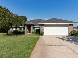 2000 Seagrape Dr, Navarre, FL 32566