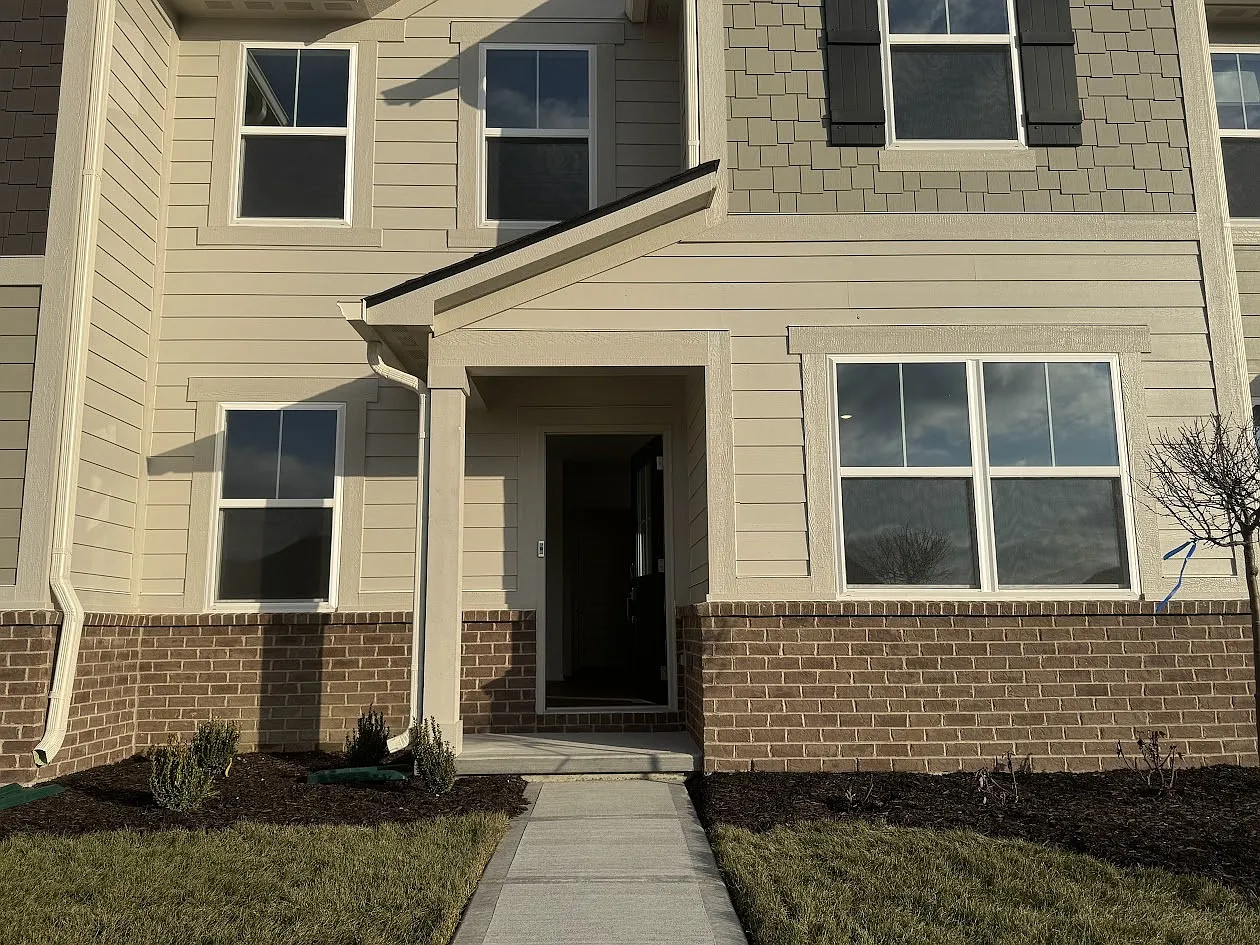 3 bed, 2.5 bath, 1736 sqft, $2,195 — Photo 2
