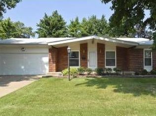 501 Coachway Ln, Hazelwood, MO 63042