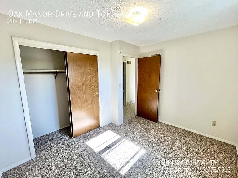 Oak Manor Dr — Photo 33