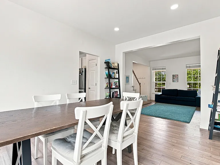 2445 Clayton Cir — Photo 10