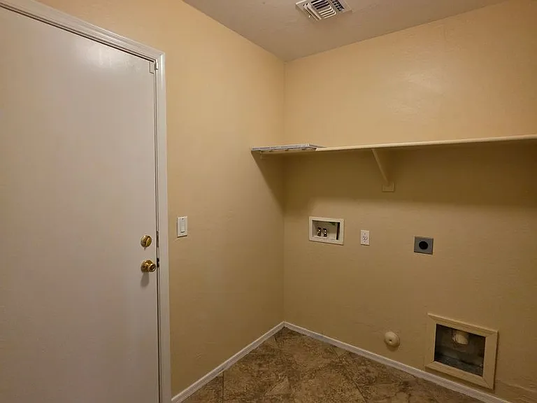 7805 S 48th Ln — Photo 13