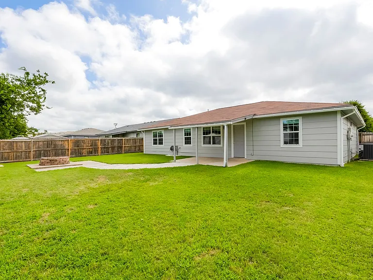 2307 Traverse Dr — Photo 32