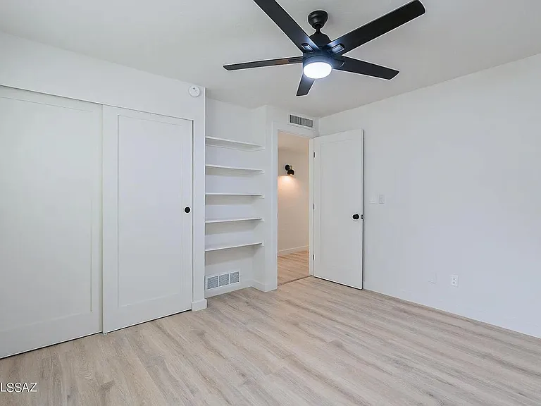 1040 N 7th Ave — Photo 6