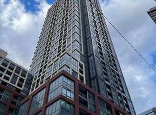 108 Peter St #2705, Toronto, ON M5V 0W2