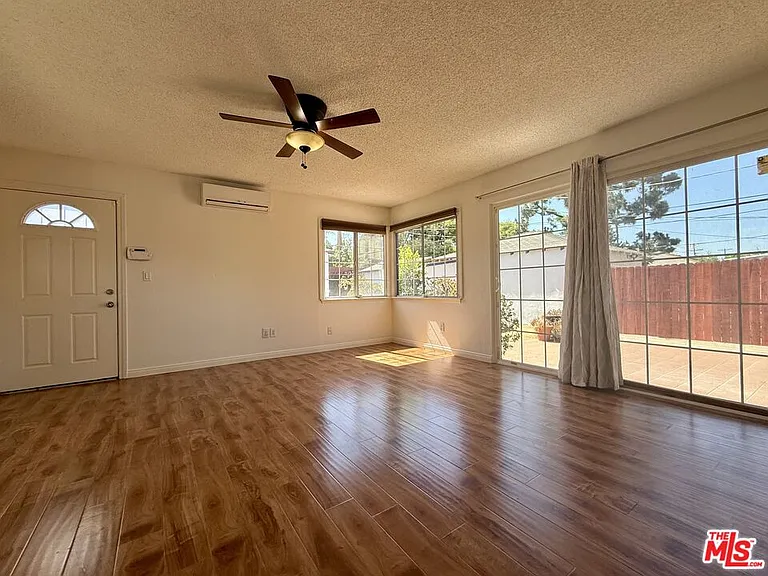 6205 Gentry Ave — Photo 15