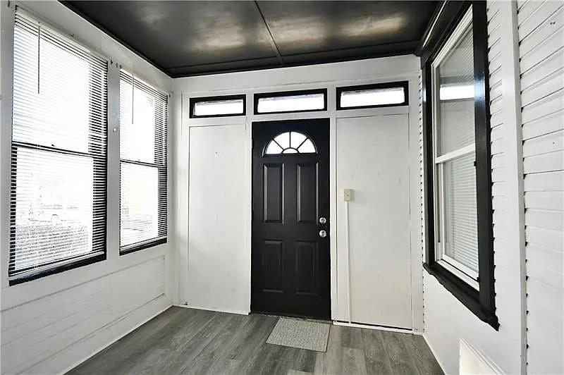 4 bed, 2340 sqft, $1,800 — Photo 2