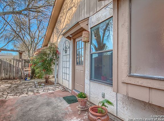 4th image of 9122 Welles Way