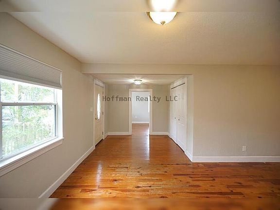 4th image of 810 W Woodlawn Ave