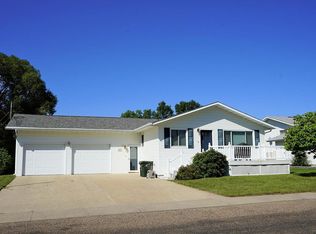 1037 2nd Ave NW, Hazen, ND 58545