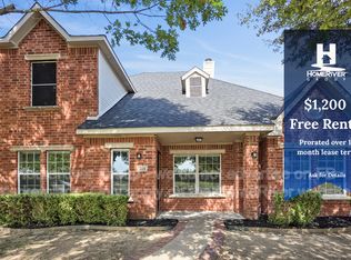 124 Clear Creek Dr, Red Oak, TX 75154