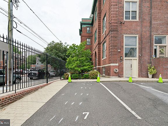 4th image of 200 E Christian St #20-914