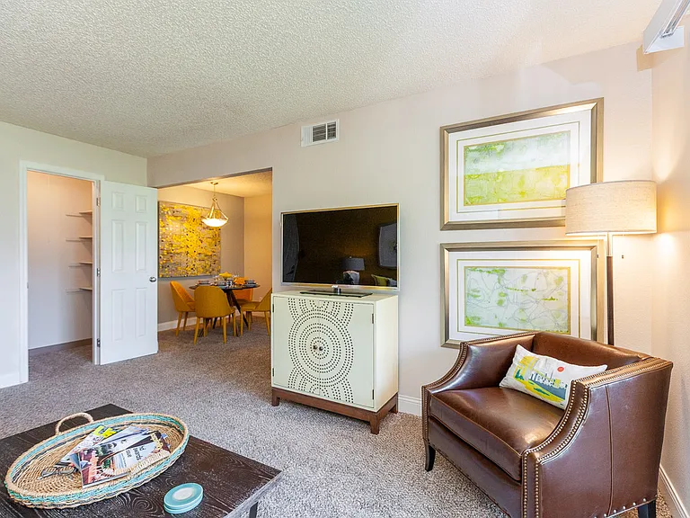 The Reserve At Barry Apartments — Photo 21