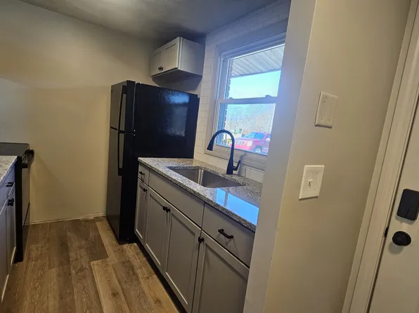 71 American Legion Hwy, Westport, MA