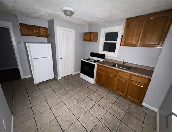 12 Edmonds Pl #2, Newark, NJ 07112