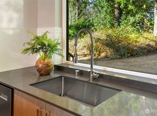 714 Hanami Ln NE, Bainbridge Island, WA 98110