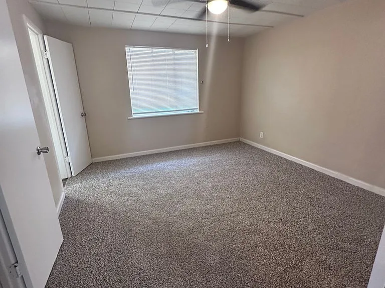 200 Truxtun Avenue — Photo 8