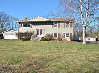 7 Hampton Rd, Pittstown, NJ 08867