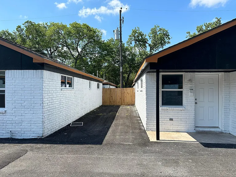 3813 Wipprecht St — Photo 13
