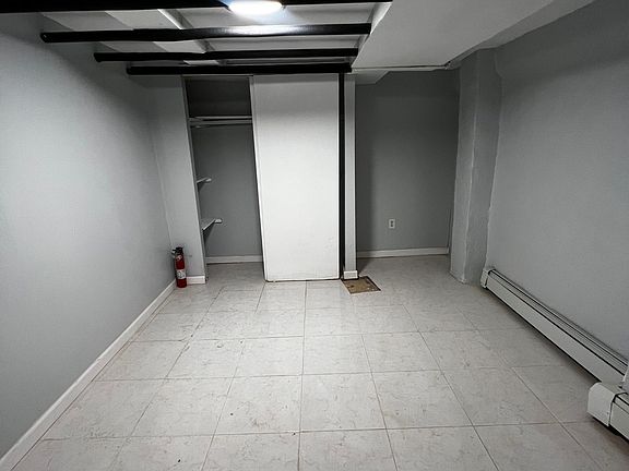 4th image of 160 Amackassin Ter Floor 2