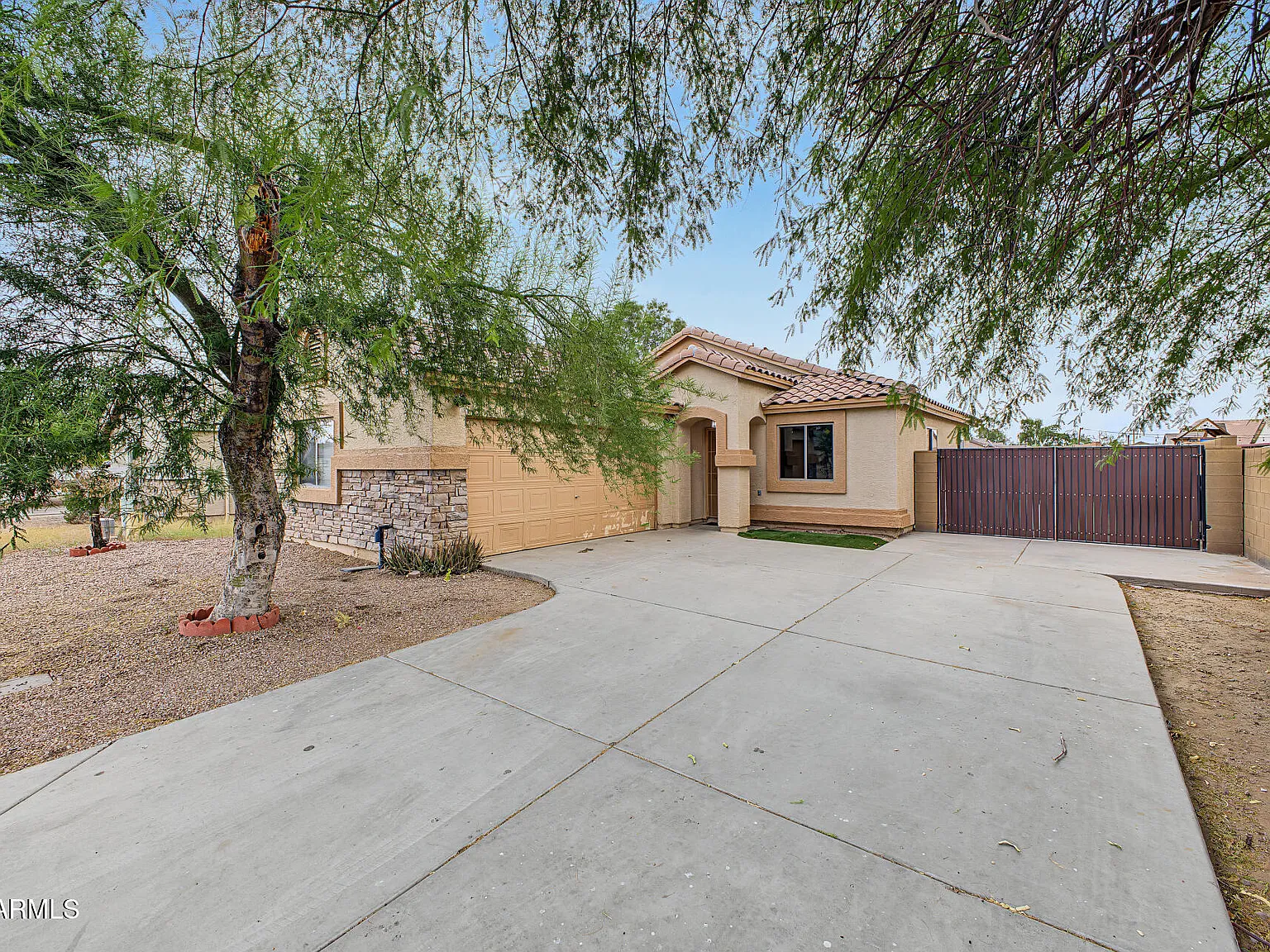 3 bed, 2.0 bath, 1107 sqft, $2,200 — Photo 1