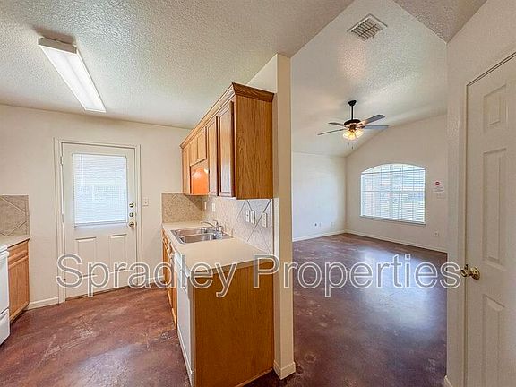 3rd image of 5508B Luxor Dr