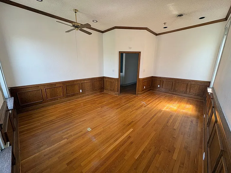 110 W Summit Hill Dr — Photo 6