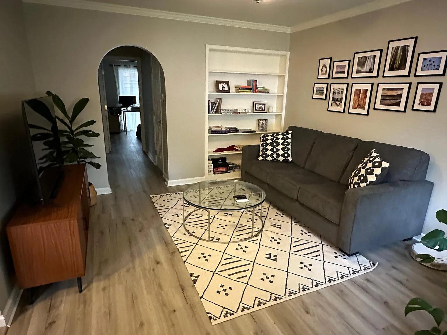 2 bed, 700 sqft, $2,188 — Photo 2