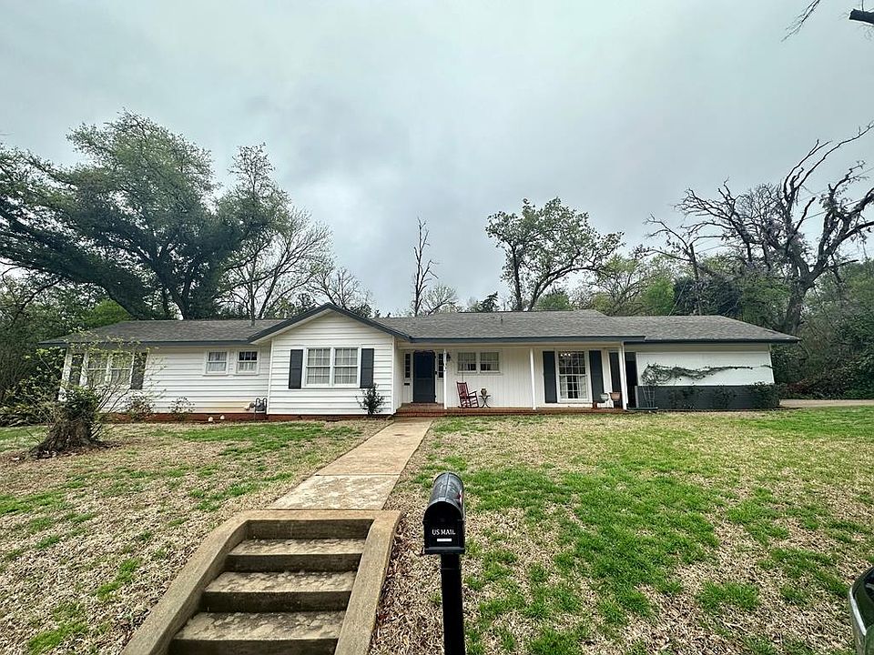 1st image of 1102 Woodland Dr
