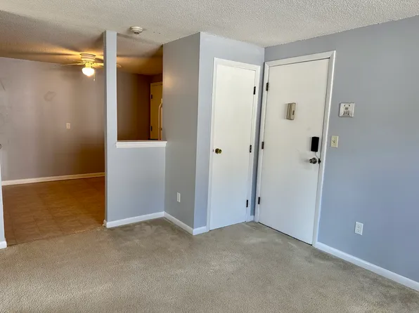 549 Pine St APT 17, Lowell, MA 01851