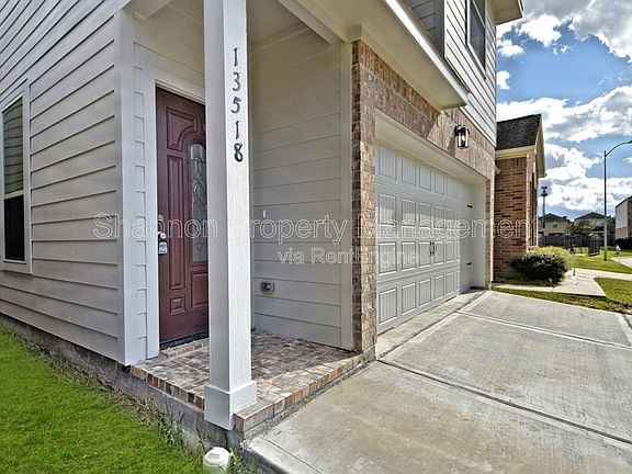 2nd image of 13518 Villa Arbor Dr