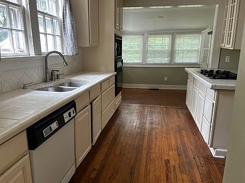 2nd image of 812 4th Ave S