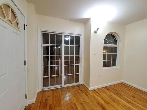 4th image of 82 Mallory Ave Floor 2