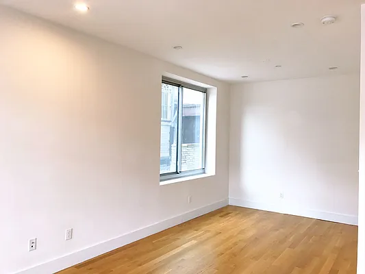 Rented by Rapid Realty Cobble Hill | media 38