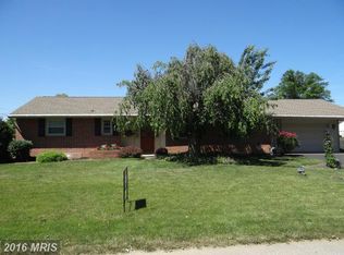 137 Harvest Ln, Chambersburg, PA 17202