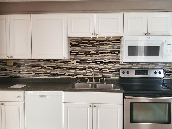 3rd image of 3156 Glenaire Dr