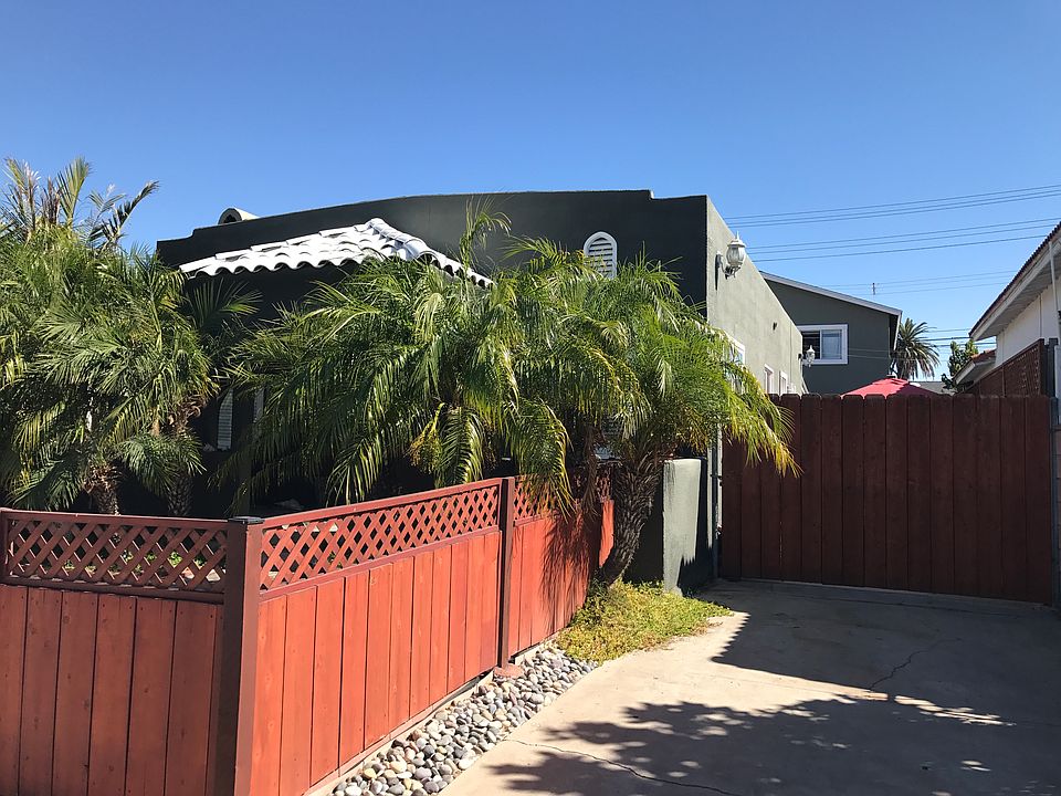 1st image of 4455-57 32nd St
