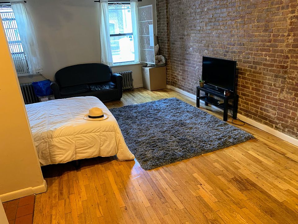 2nd image of 211 W 79th St APT 6