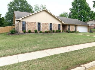 1915 Bob White Dr, Tupelo, MS 38801