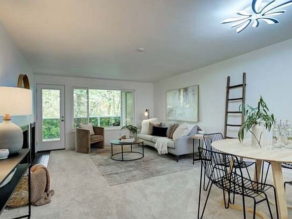 4th image of 15742 NE 70th Ct #15742