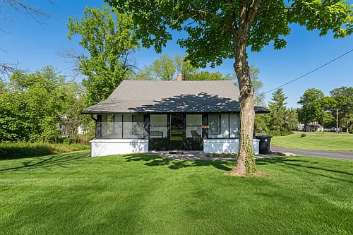 257 Gordon Pl Photo 1