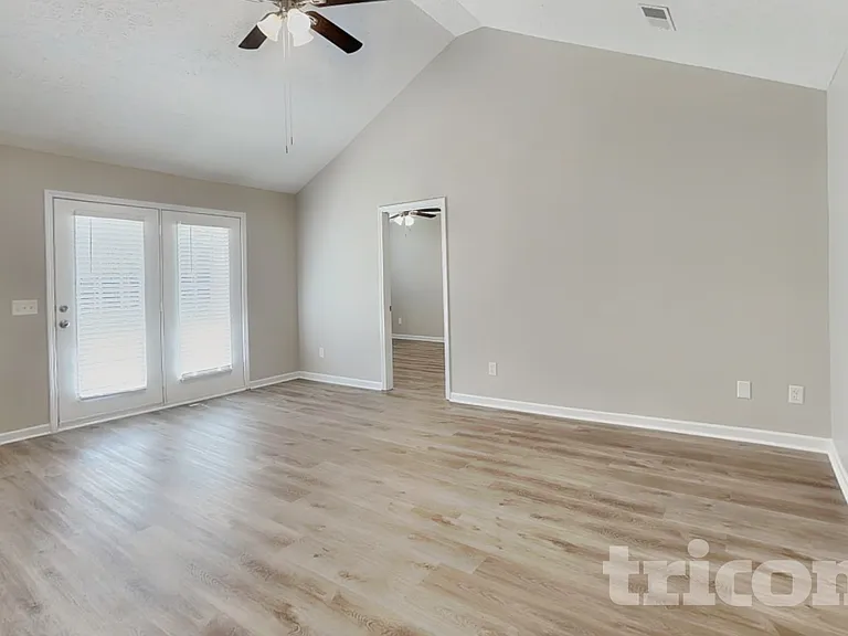 212 Dorchester Dr — Photo 4