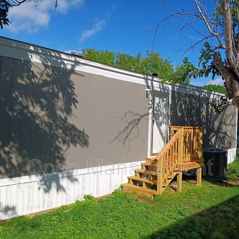 2501 Martin Luther King Blvd — Photo 2