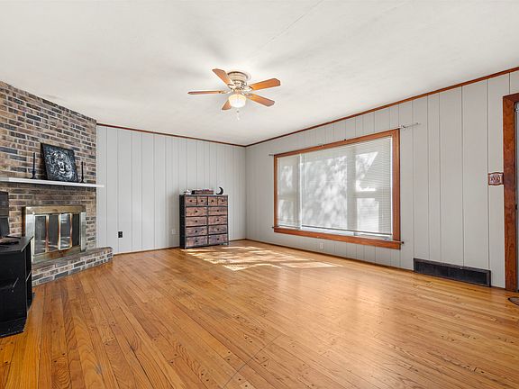 2nd image of 2422 Ridge Ave