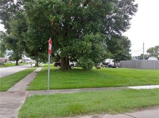 2432 Artillery Dr, Chalmette, LA 70043