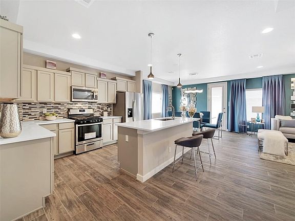 3rd image of 560 Cabrini Cir