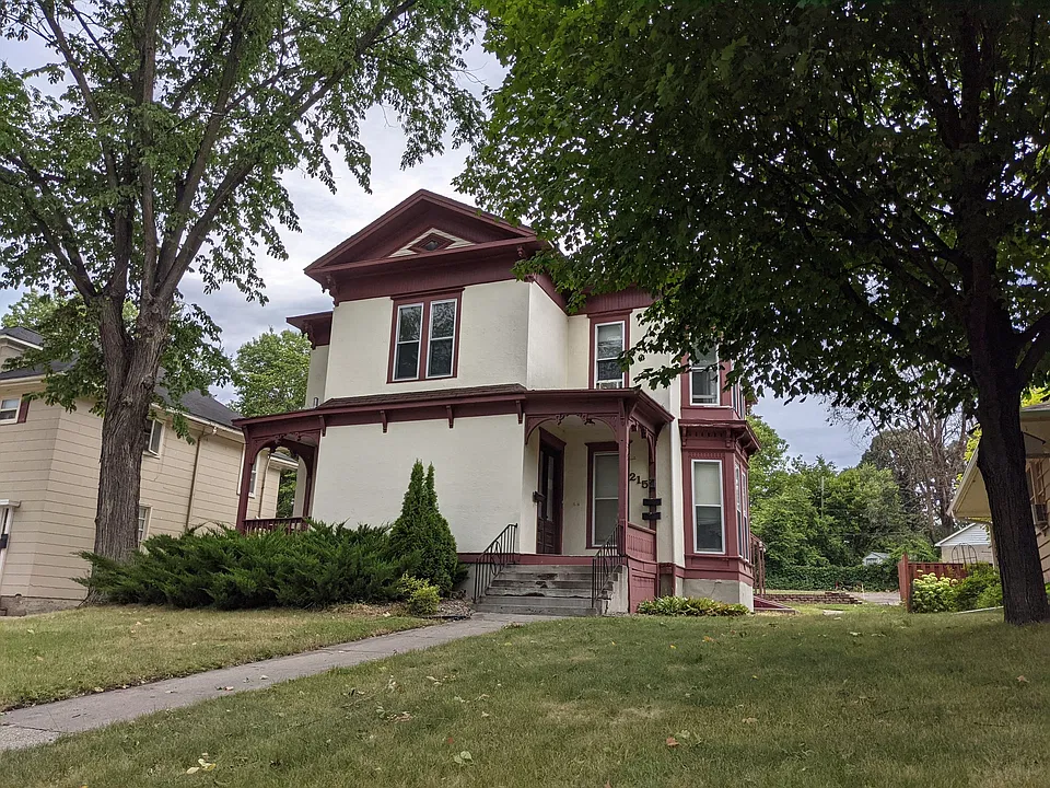 215 E Summit Ave #3