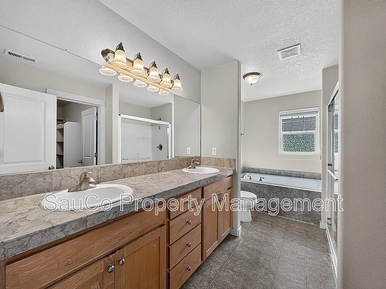 5073 NW 149th Ter — Photo 12