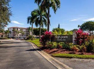 17 High Point Cir N APT 110, Naples, FL 34103